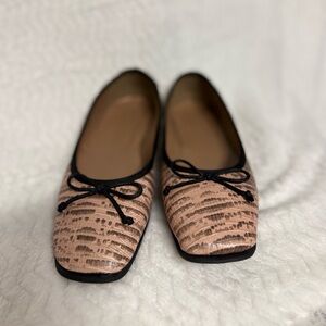 AEROSOLES Textured Tan and Black Flats
